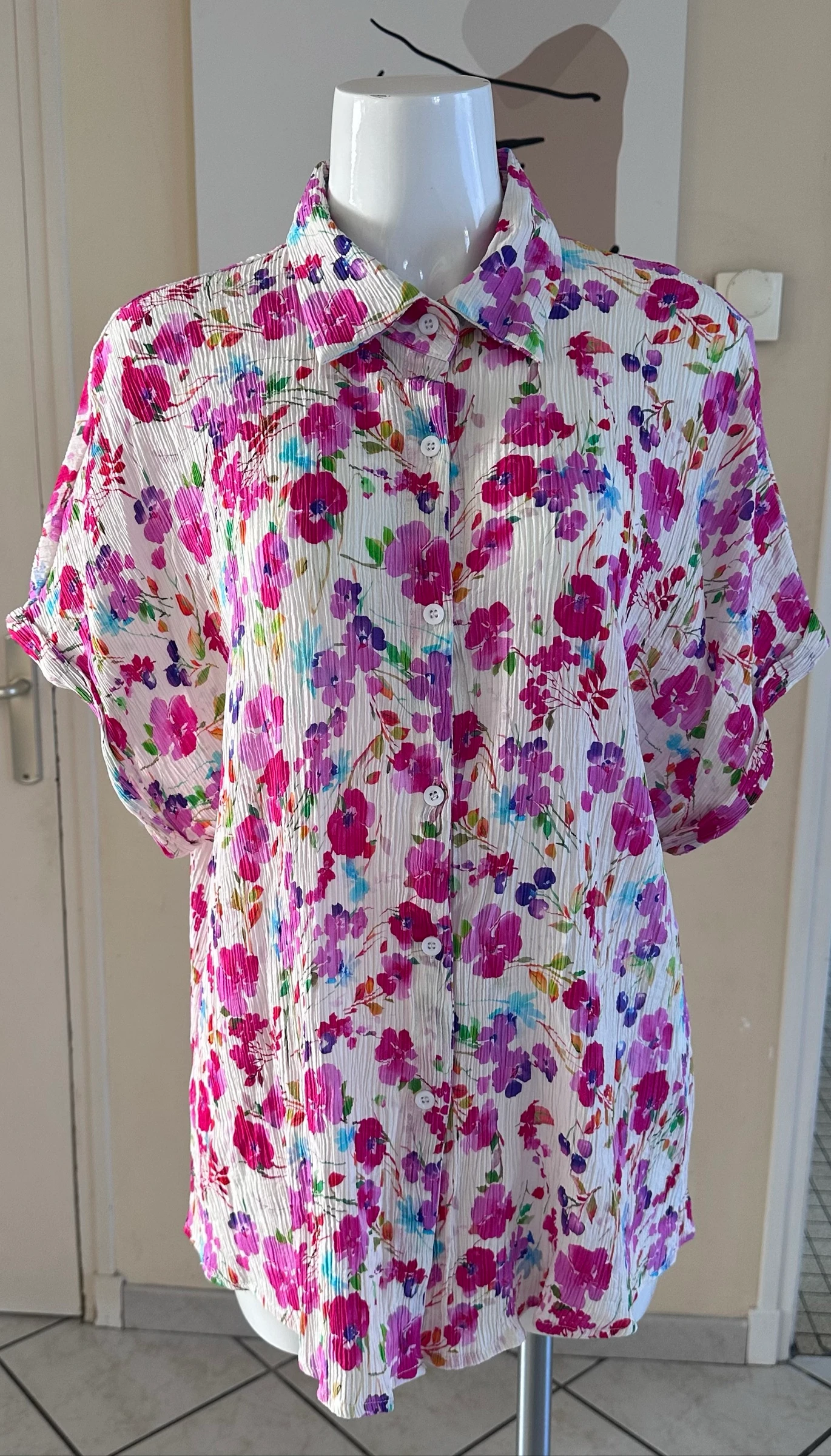 Sublime camisa fluida com estampa floral colorida – Excelente estado – Tamanho M/L (40/42) – photo 2